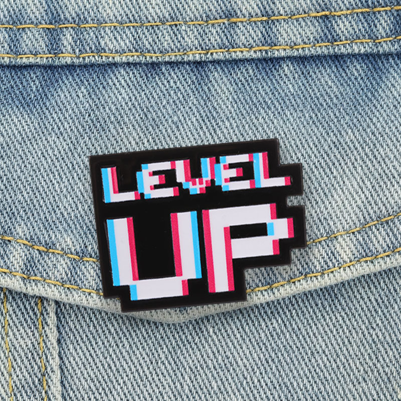 Badge Pixel Glitch Level Up, S - Retro Gaming Accessories avis et prix